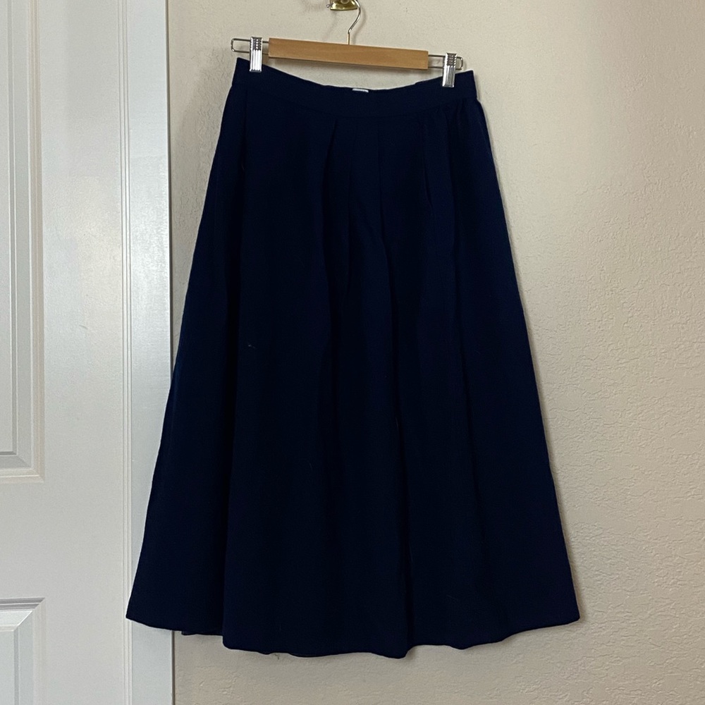 Navy wool skirt with pockets and cinched waist. Good condition.